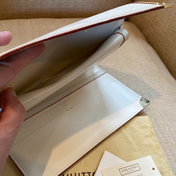 Louis Vuitton Suhali Porte Tresor Wallet - Picture 12 of 16